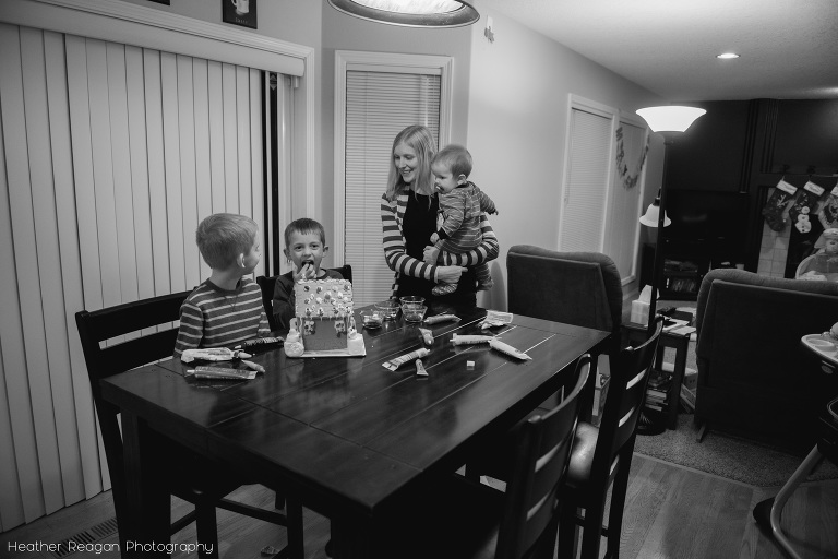 Family gingerbread house decorating, West Linn Oregon documentary photography