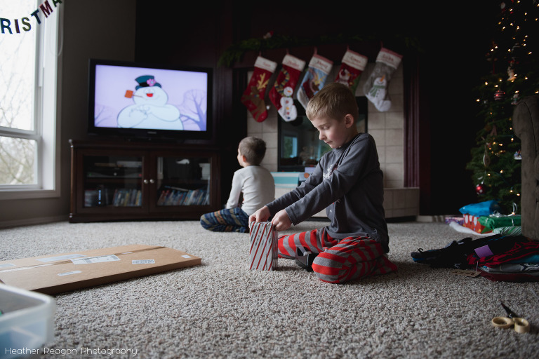 Wrapping and Christmas movies, Portland documentary family photography