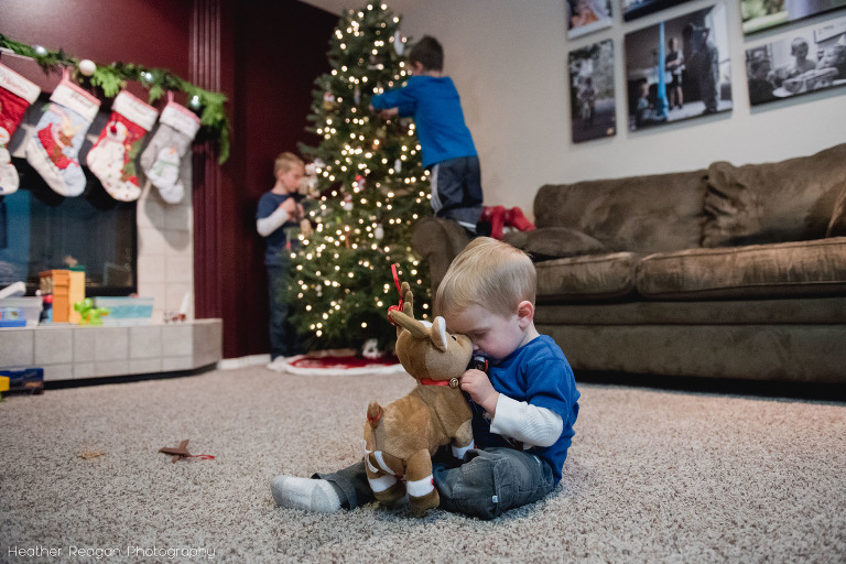 Tree decorating, Portland Christmas documentary photography