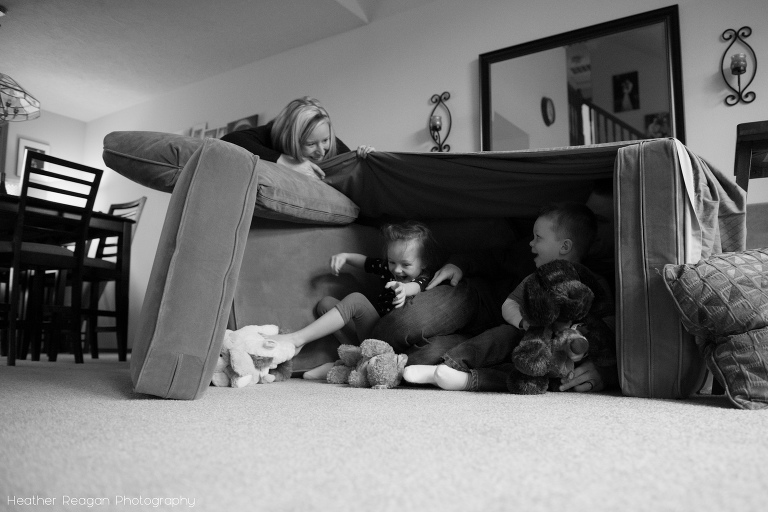Peekaboo - Family fort building - Portland documentary photography