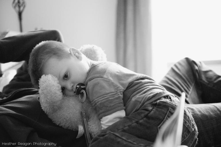 Sweet snuggles - Portland in-home storytelling photography