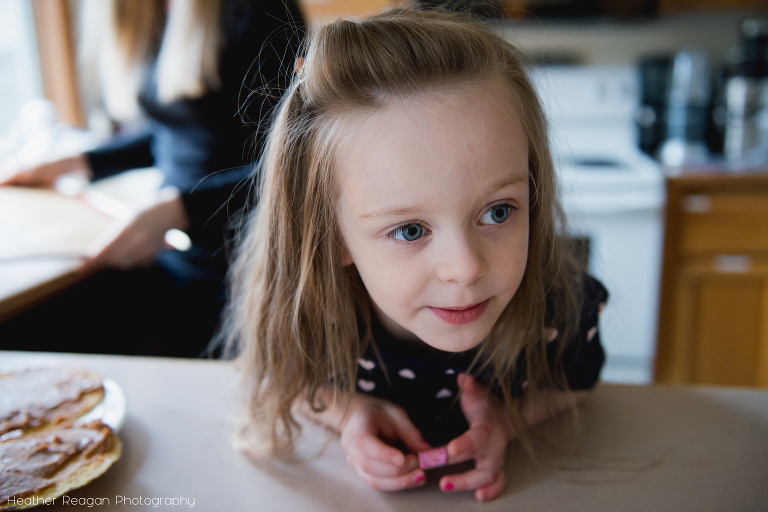 Waiting to help - Portland lifestyle family photographer