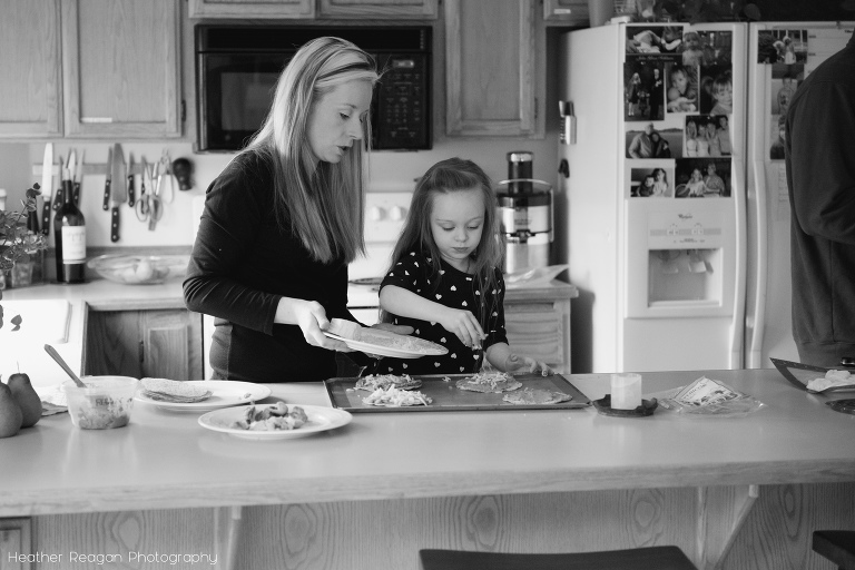 Helping mom - Portland, Oregon family photographer