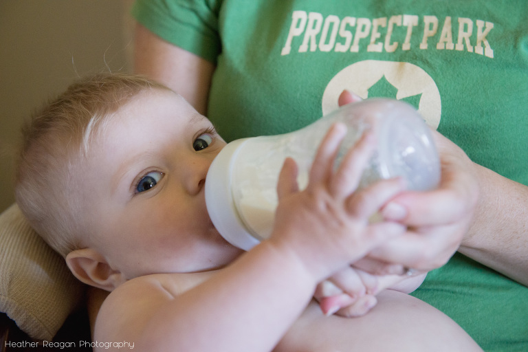 Helping | In-home family photography | documentary, lifestyle